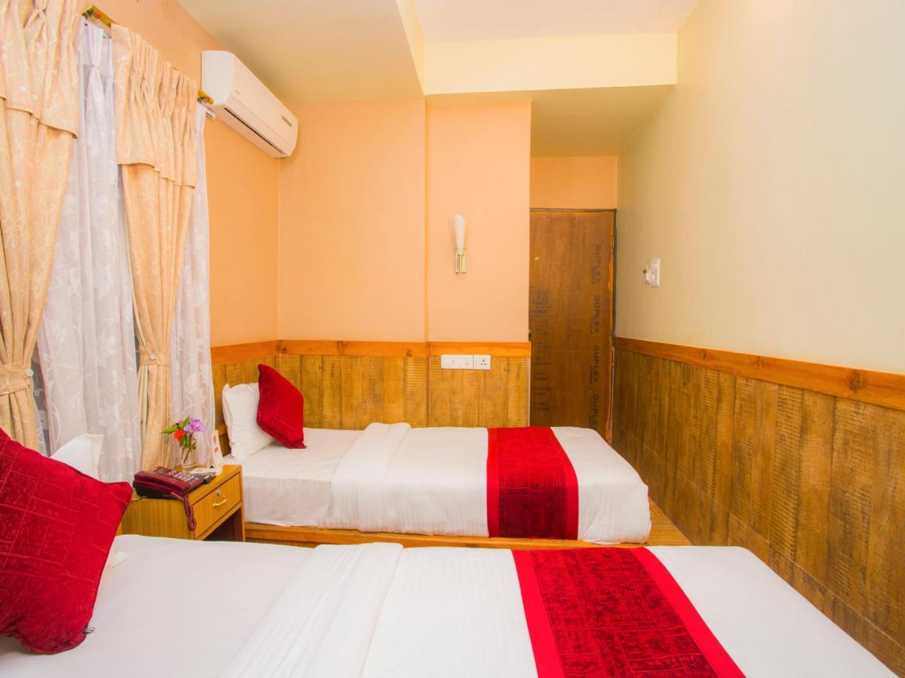 Grand Shivalaya Hotel And Restro Pokhara Eksteriør bilde